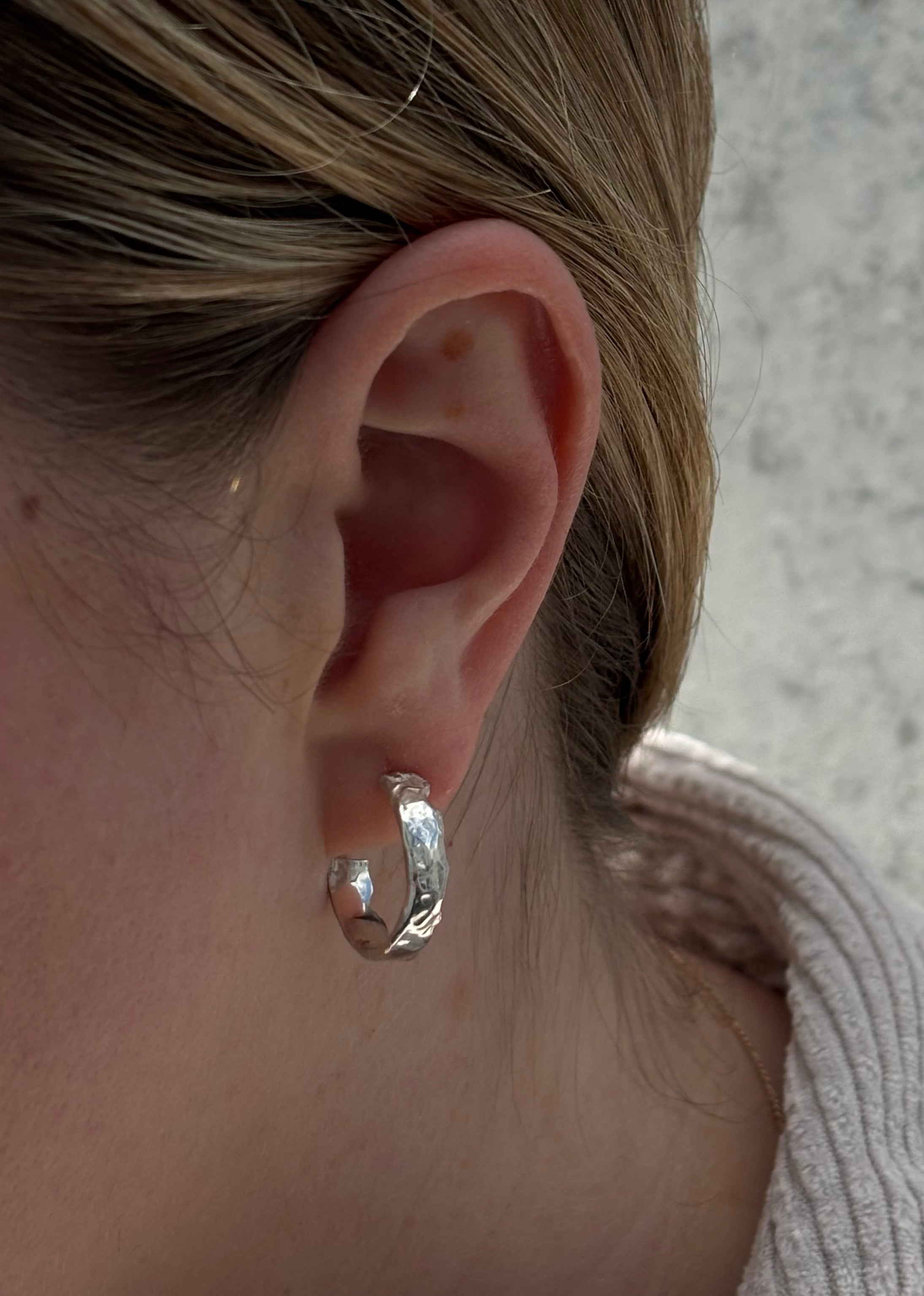 Molten mid weight hoops