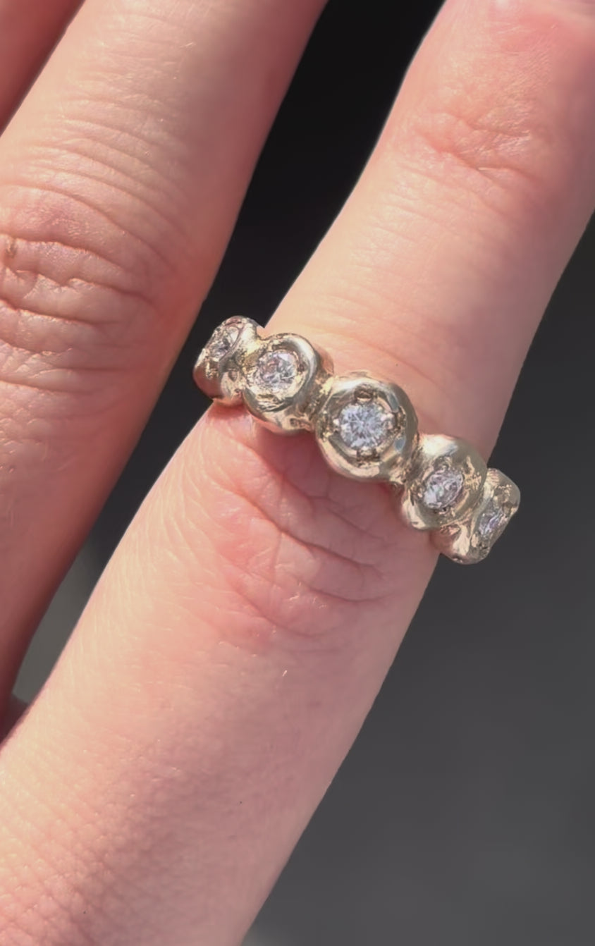 Vela ring